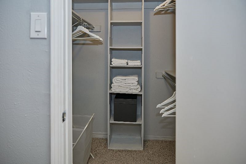Walk-in closet-Master room