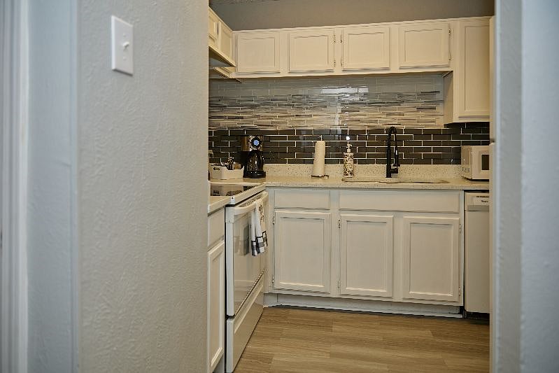 Furnished Finder property 608178_1 photo 16