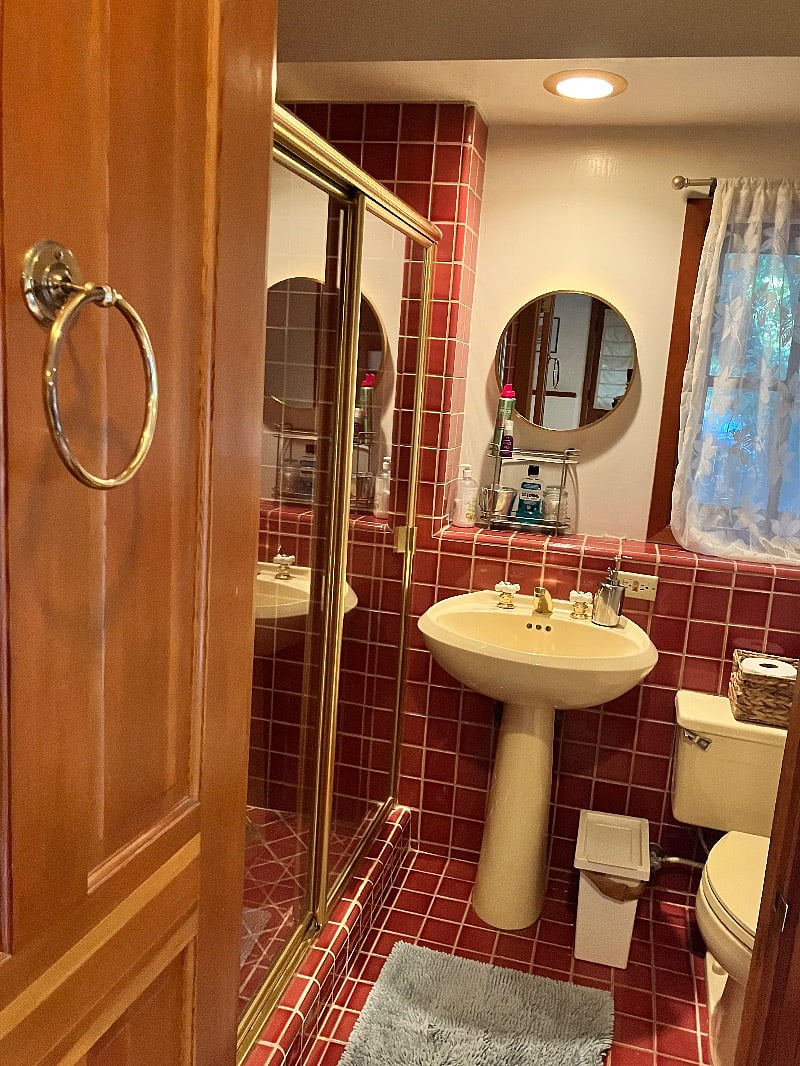 bathroom with tile shower