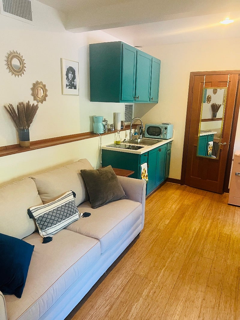 kitchenette 