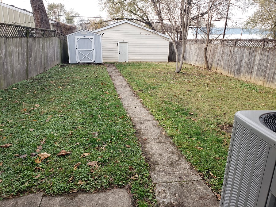Large Fenced in backyard with wood privacy fence.

May be shared with other guests
