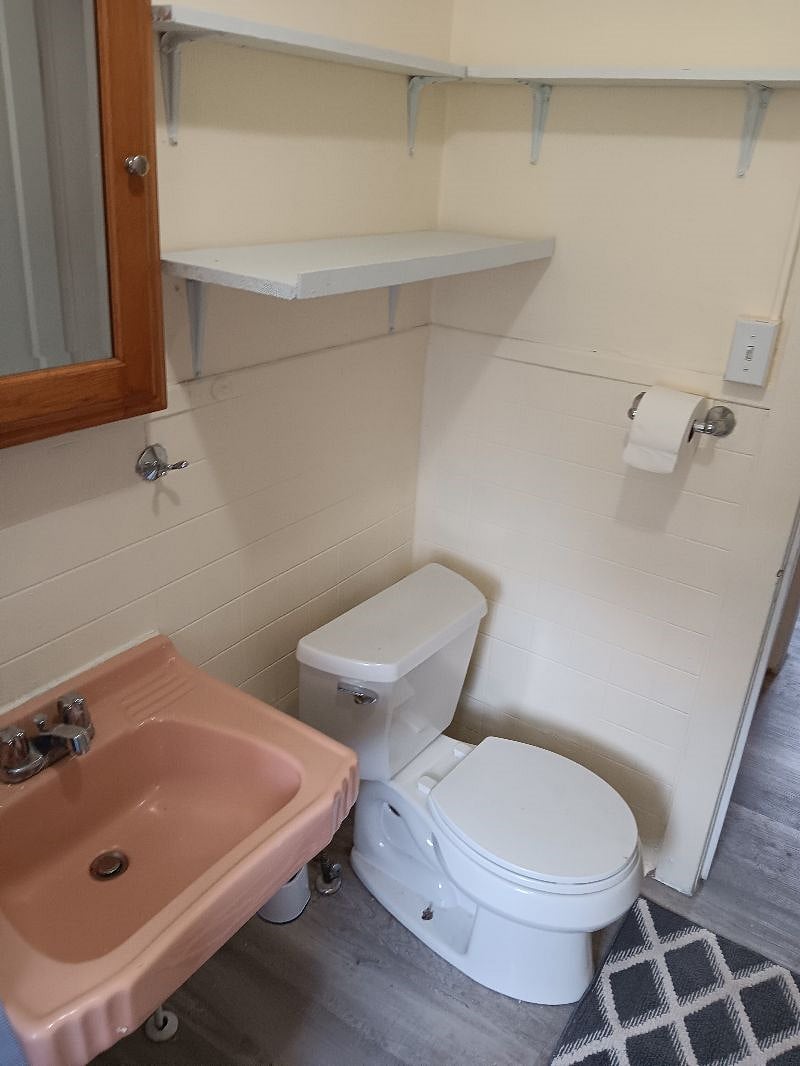 Bathroom with shower and deep Tub