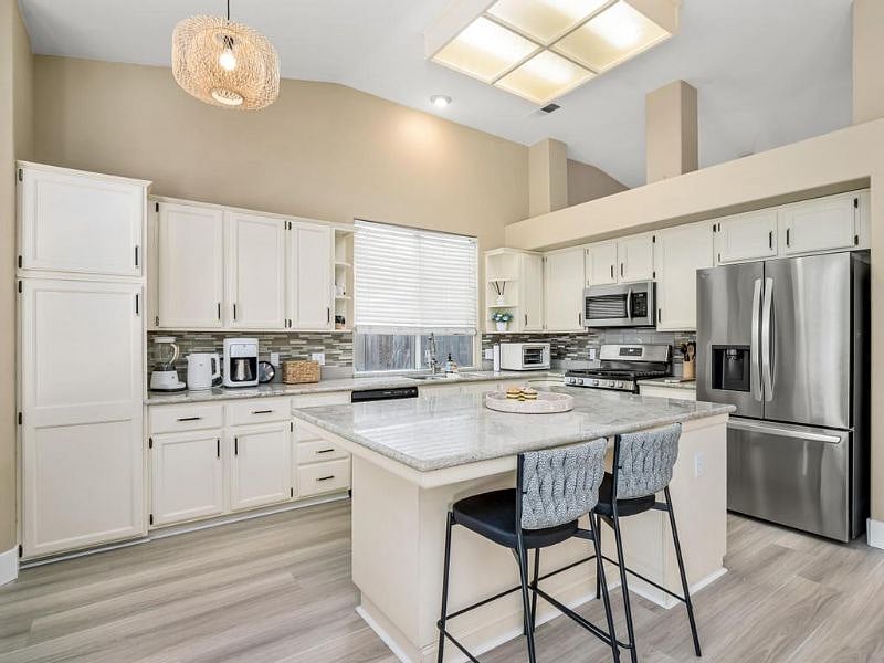 Furnished Finder property 608720_1 photo 17