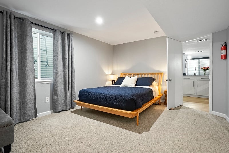 Bedroom with Queen Size Bed
