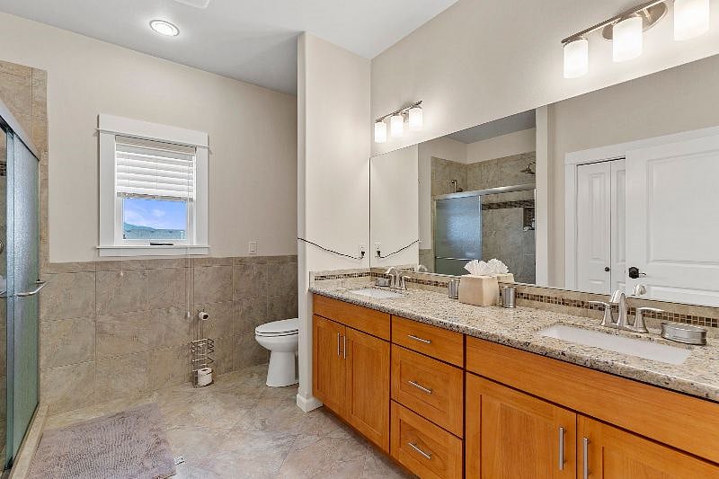 Main Bedroom Bath