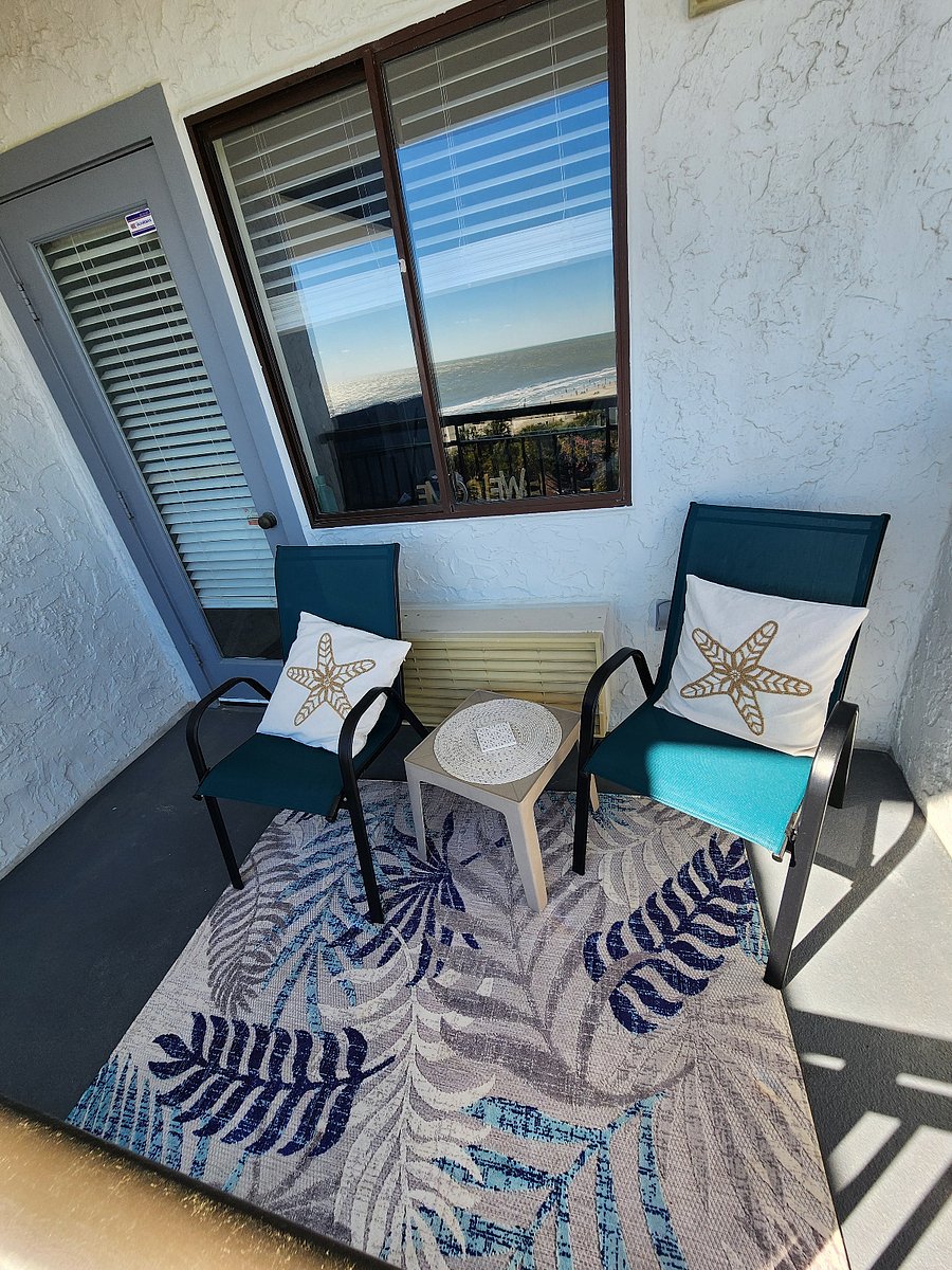 Balcony with Amazing Ocean Views! 