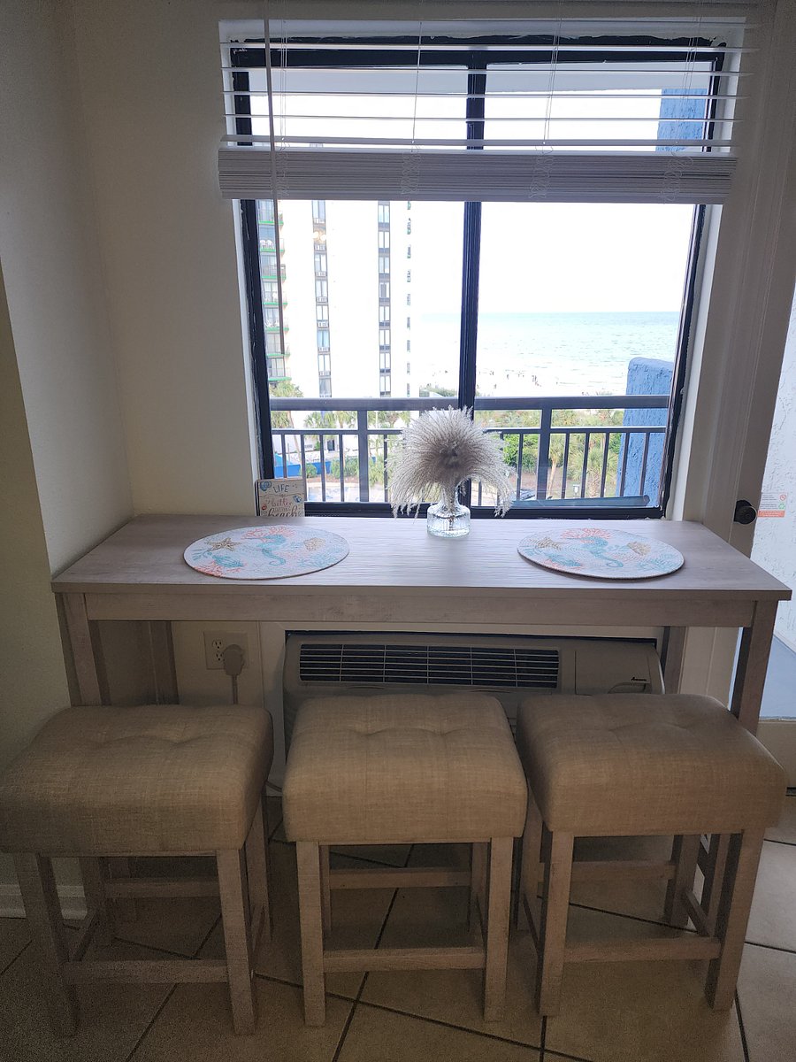 Bar table area overlooking the Beautiful ocean! 
