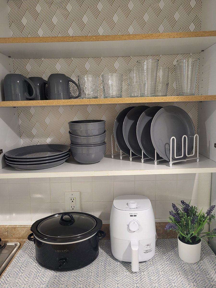 Fully stocked kitchen! 