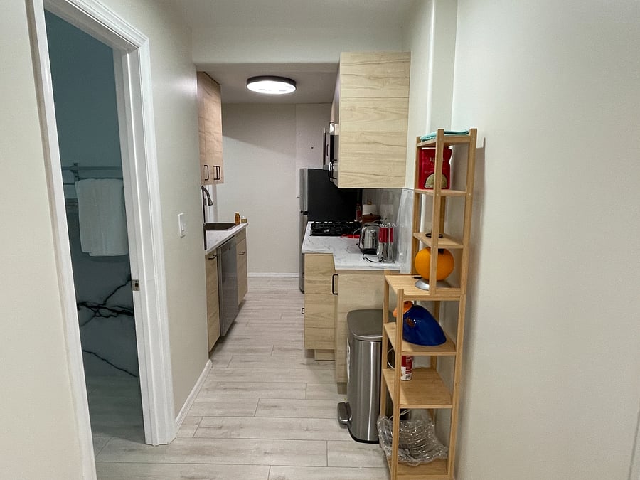 Full kitchen
