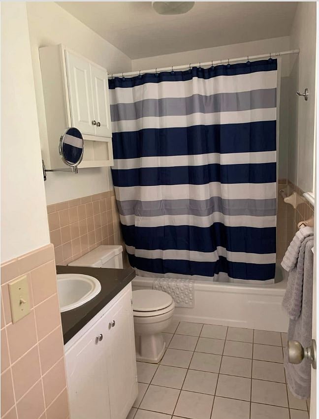 Private master bathroom to queen room upstairs