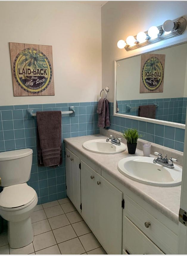 This is the hall bathroom upstairs. It does have full size tub/shower combo not pictured.