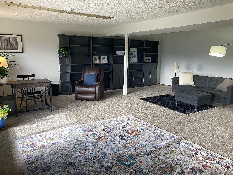 Extra large living space with mountain views!