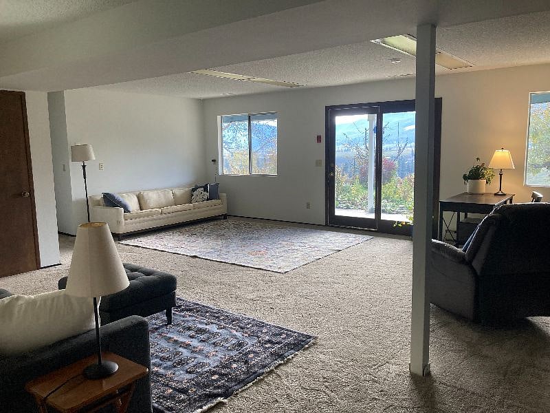 Extra large living space with views!