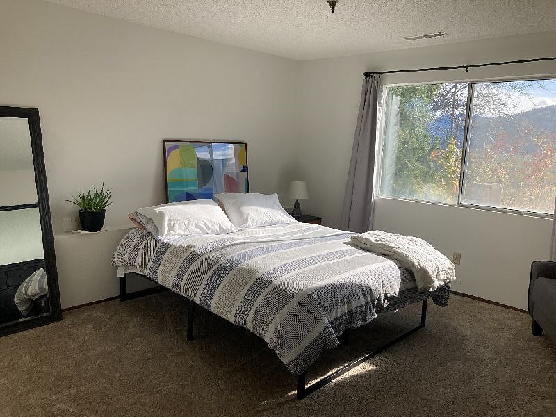 Bedroom #1 - queen sized bed