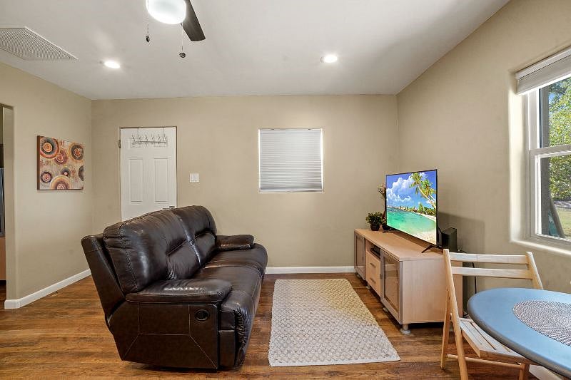 Furnished Finder property 609600_1 photo 9