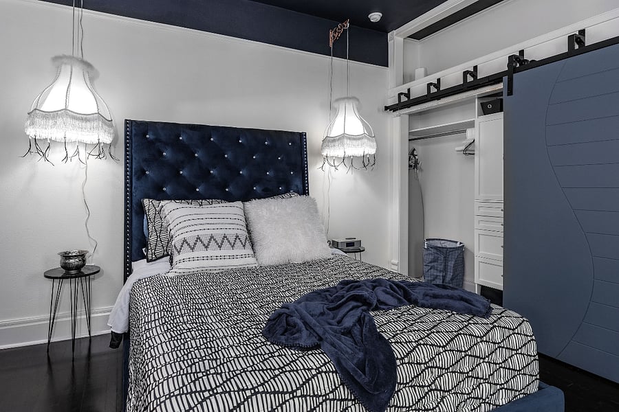Bedroom w/ Queen bed and sitting area, large closet with triple bypass barn style doors