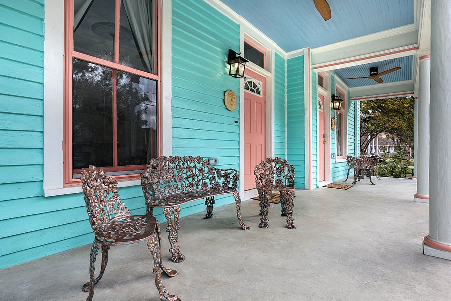 Restored Armstrong Cottage Duplex (Sunshine Suite entrance on right)
