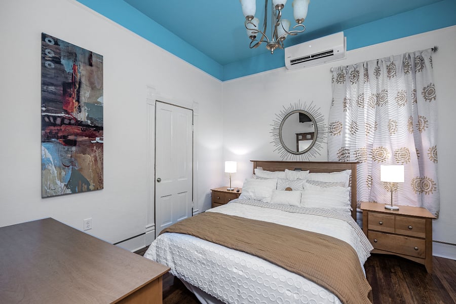 1st bedroom, Queen bed w/ spacious frosted glass closet