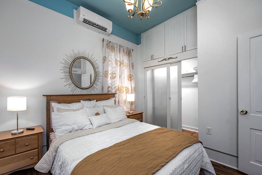 1st bedroom, Queen bed w/ spacious frosted glass closet