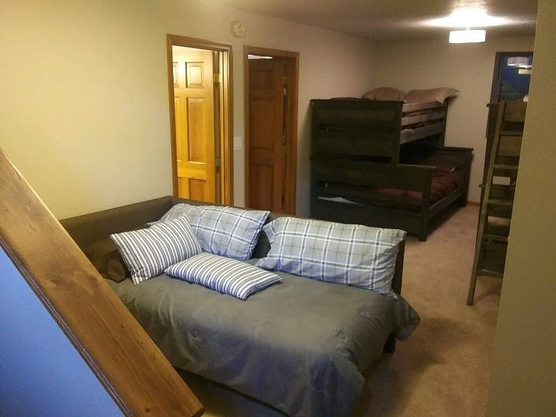 Twin Tudors Inn Basement Room