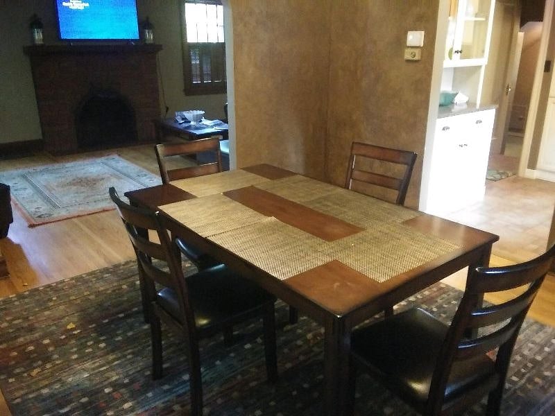 Twin Tudors Inn Dining Room