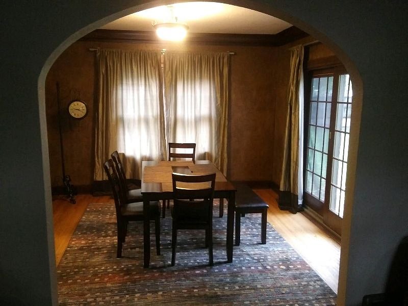 Twin Tudors Inn Dining Room