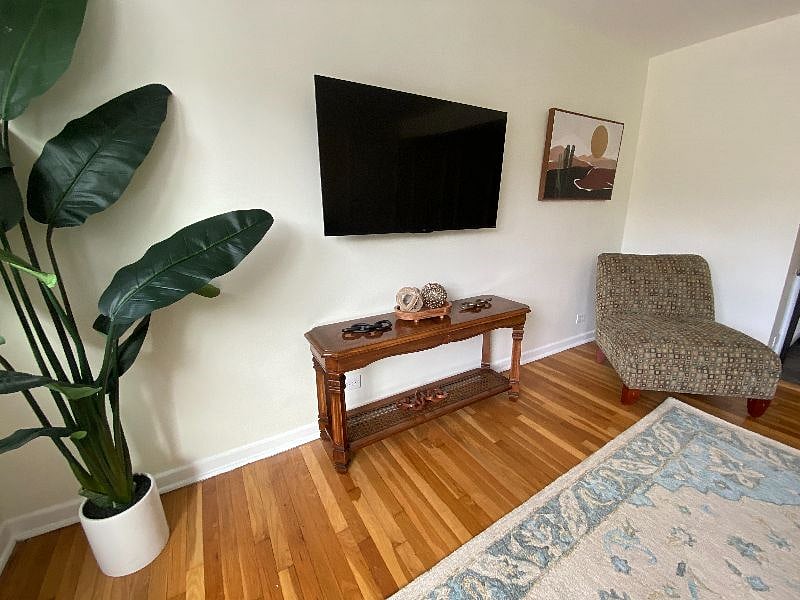 Furnished Finder property 609935_2 photo 17