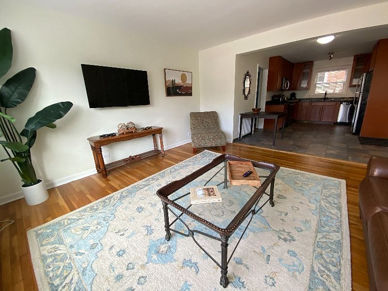 Furnished Finder property 609935_2 photo 23