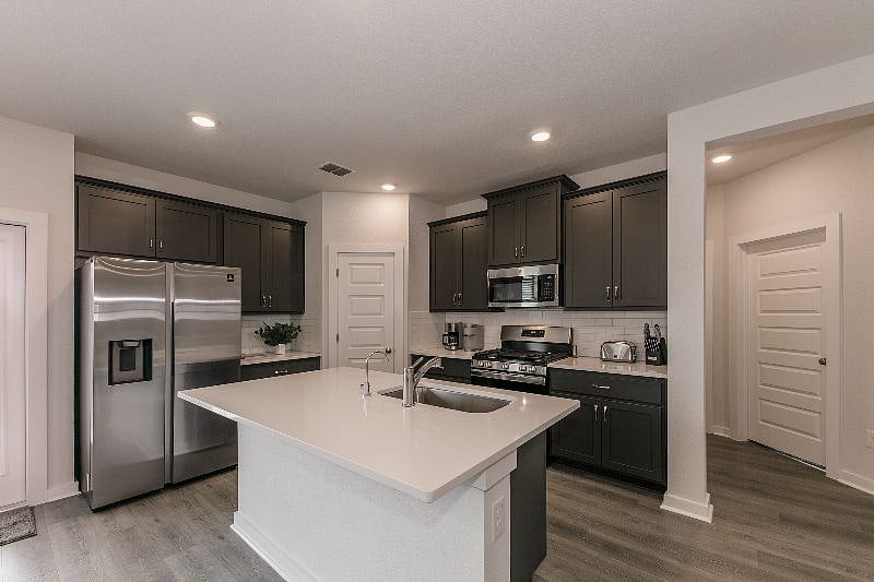 Furnished Finder property 609990_1 photo 8