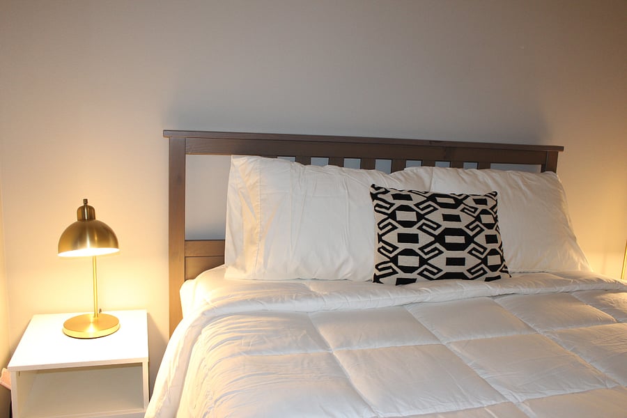 Comfortable queen bed.