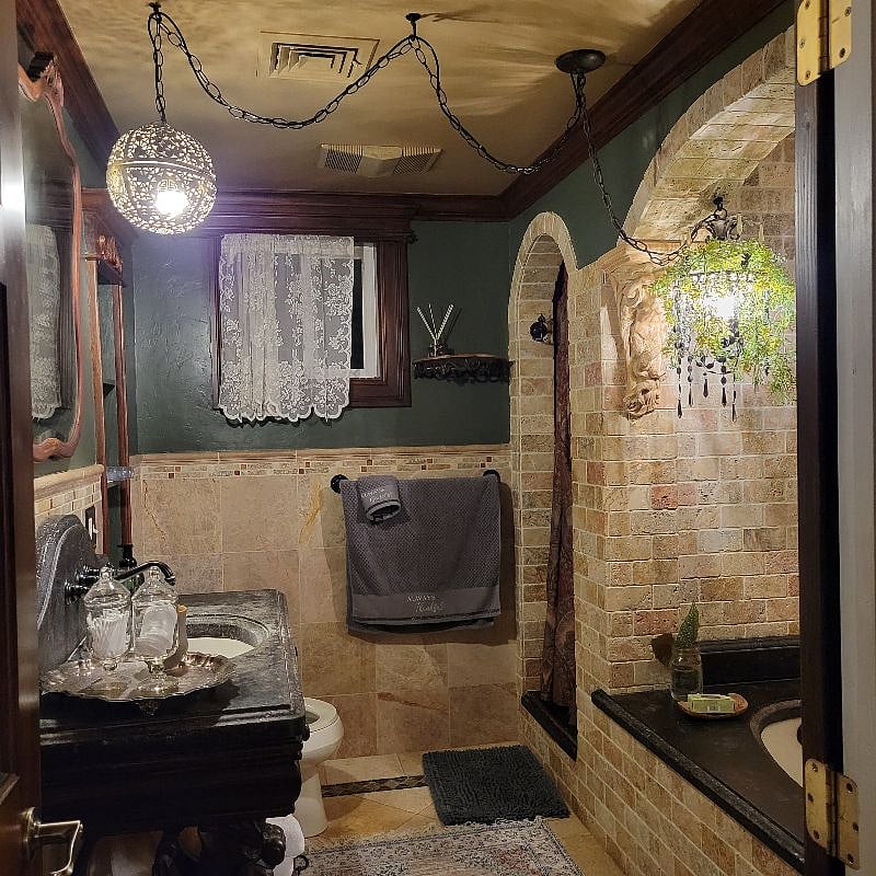 Shower and soaking tub in the bathroom, very very cozy and functional. Almost fantasy like, amazing for a shorter stay.