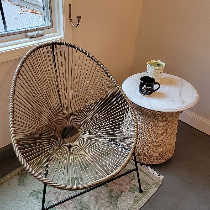 Window seat in the kitchen, great place to have your coffee.
