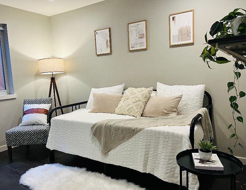 Entryway room or guest bedroom with a private bathroom and an adaptable Twin to King bed