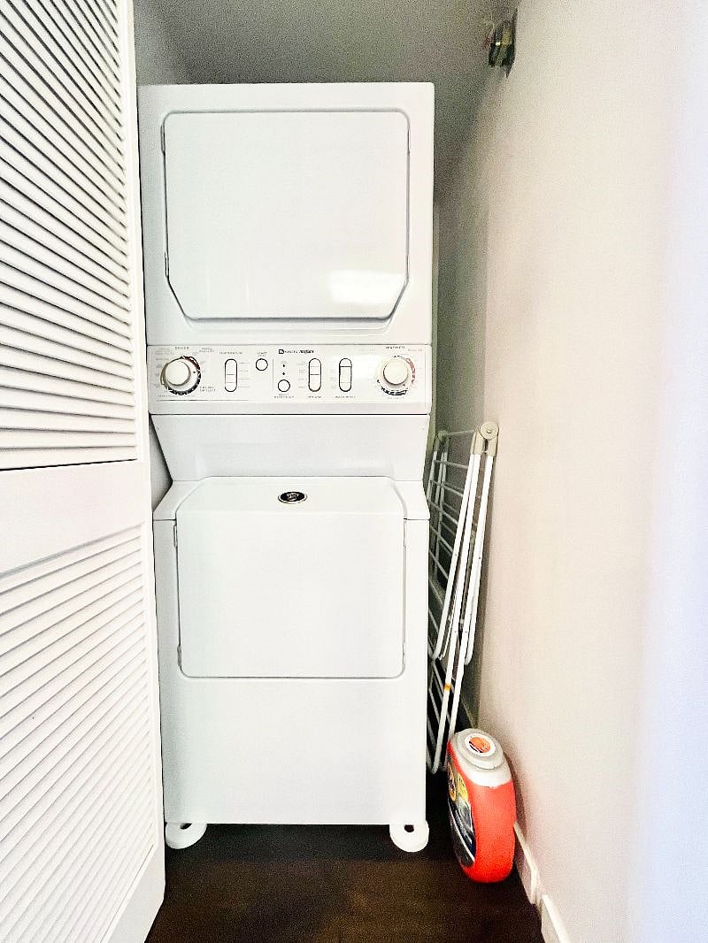 Wash/Dryer in unit