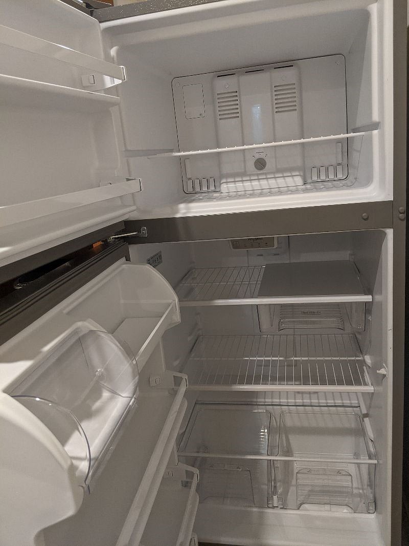 Full-size fridge can store food for a week.