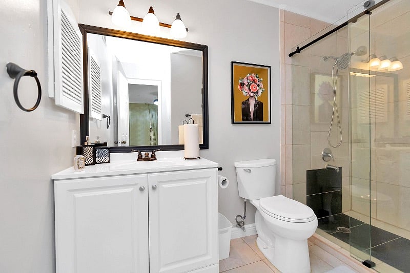 Bedroom 2 ensuite bathroom