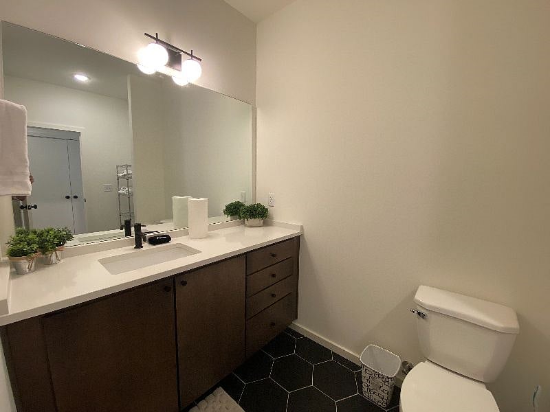 Furnished Finder property 610500_1 photo 11