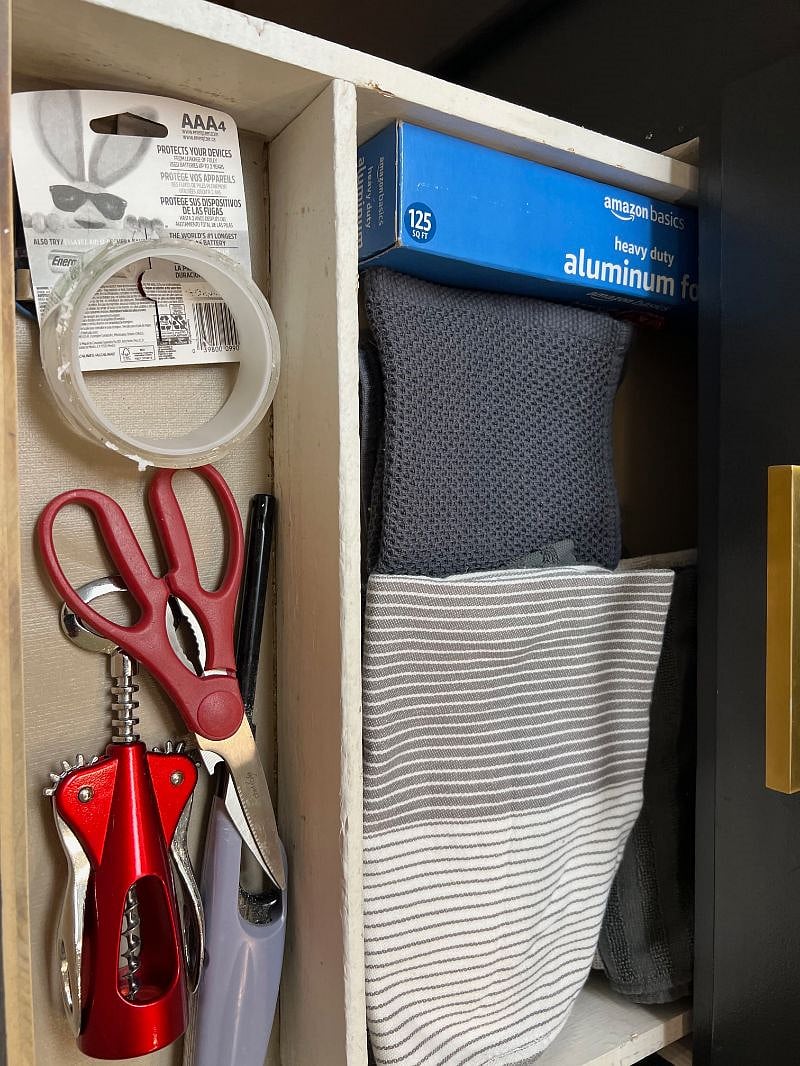 All kitchen necessities are provided.