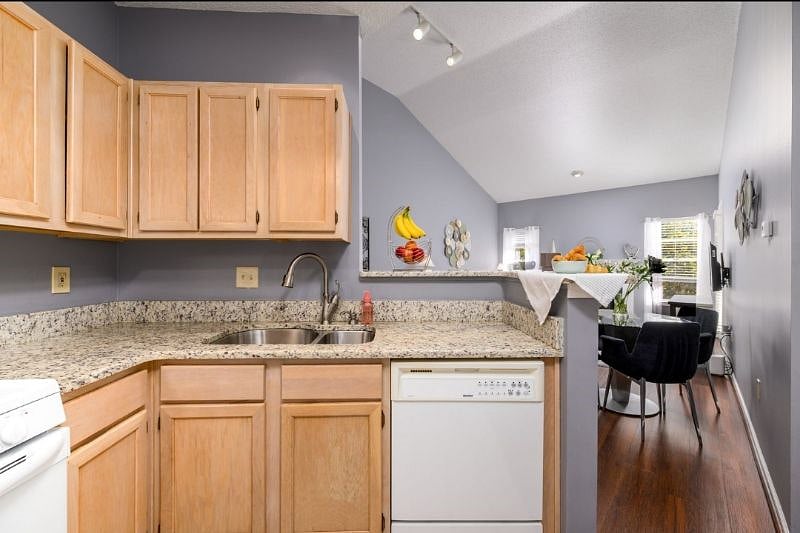 Furnished Finder property 610586_1 photo 11