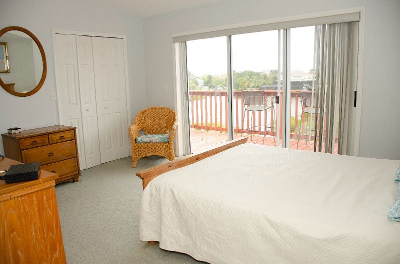 Master Bedroom w Queen Bed, bathroom w shower, walk-in closet and Balcony overlooking the Sunderland Bayou.