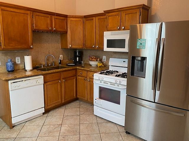 Furnished Finder property 610610_1 photo 11