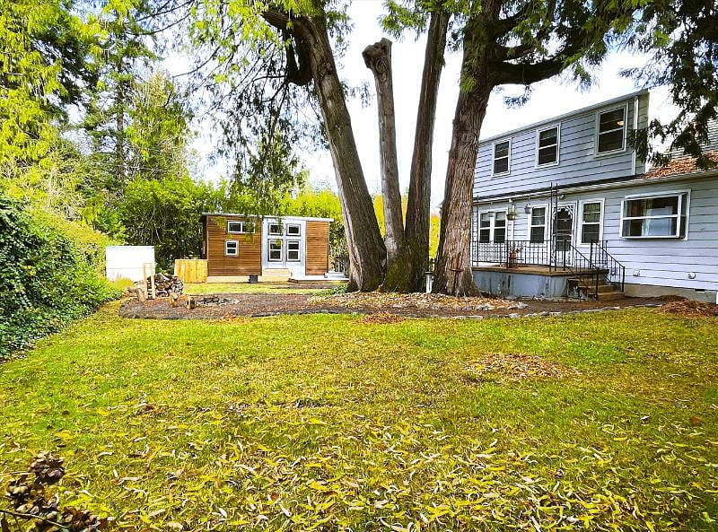 Big fully-fenced back yard.