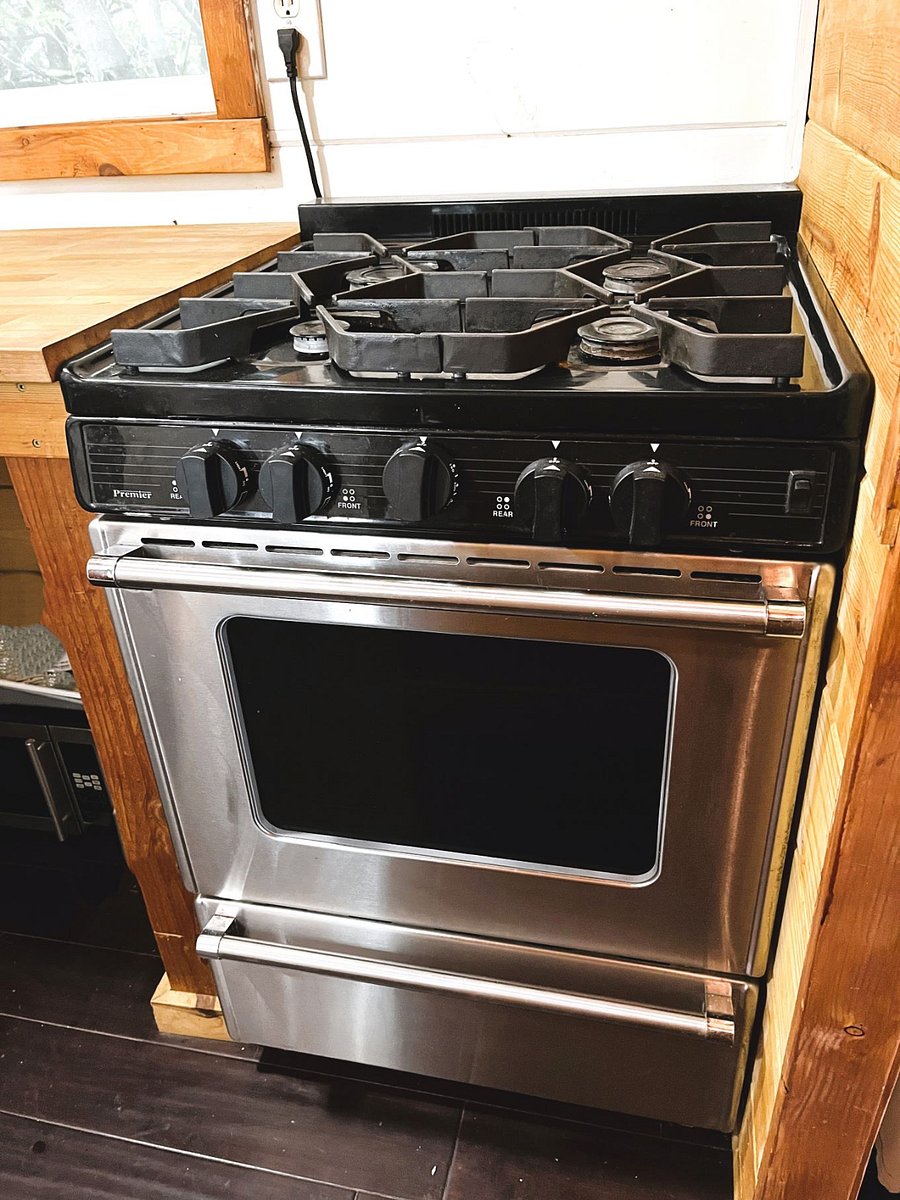 Full-sized gas range and oven