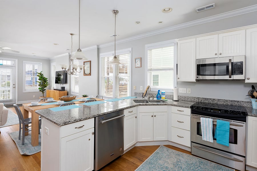 Full kitchen for entertaining!