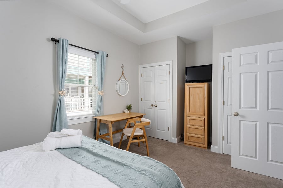 3rd Floor Queen Bedroom w/ Dedicated Workspace