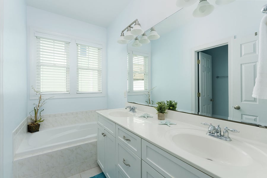 3rd Floor Primary Suite Bathroom w/Jacuzzi Tub and Walk-In Shower
