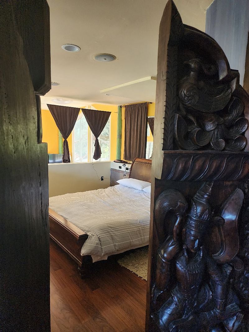 Master bedroom w open floor plan.