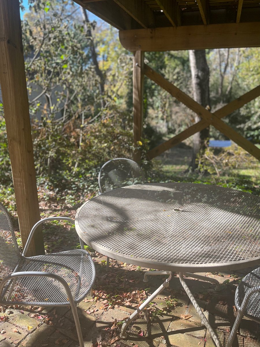 Outdoor seating area for a quiet lunch 