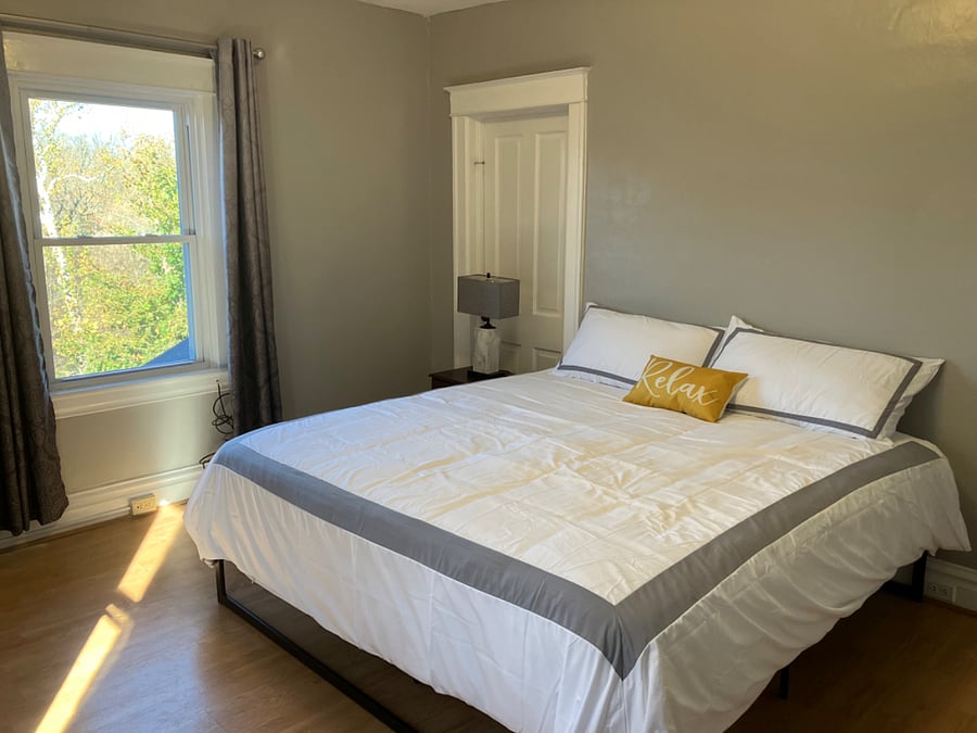 Bedroom with king size bed