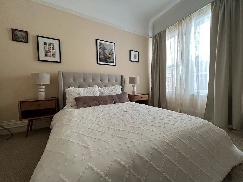 double size bed room